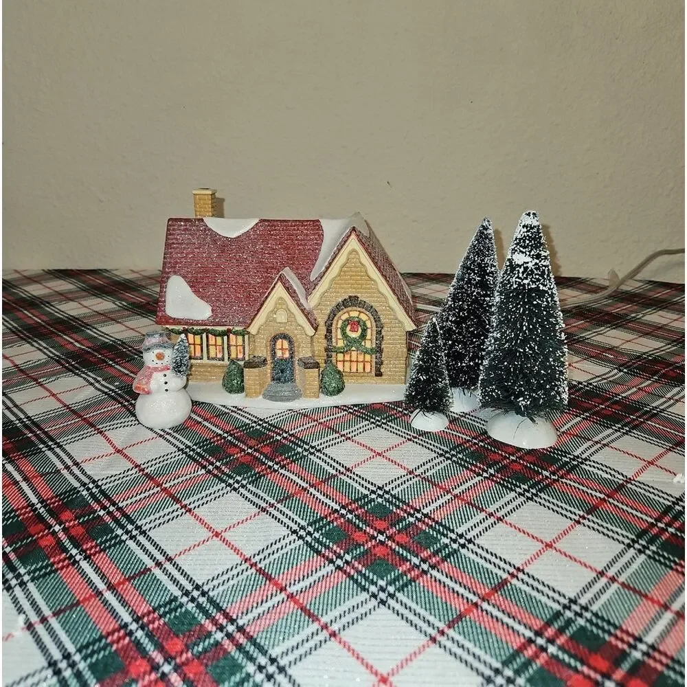 Department 56 Tangletown Cottage Porcelain Building w/ Accessory Decor